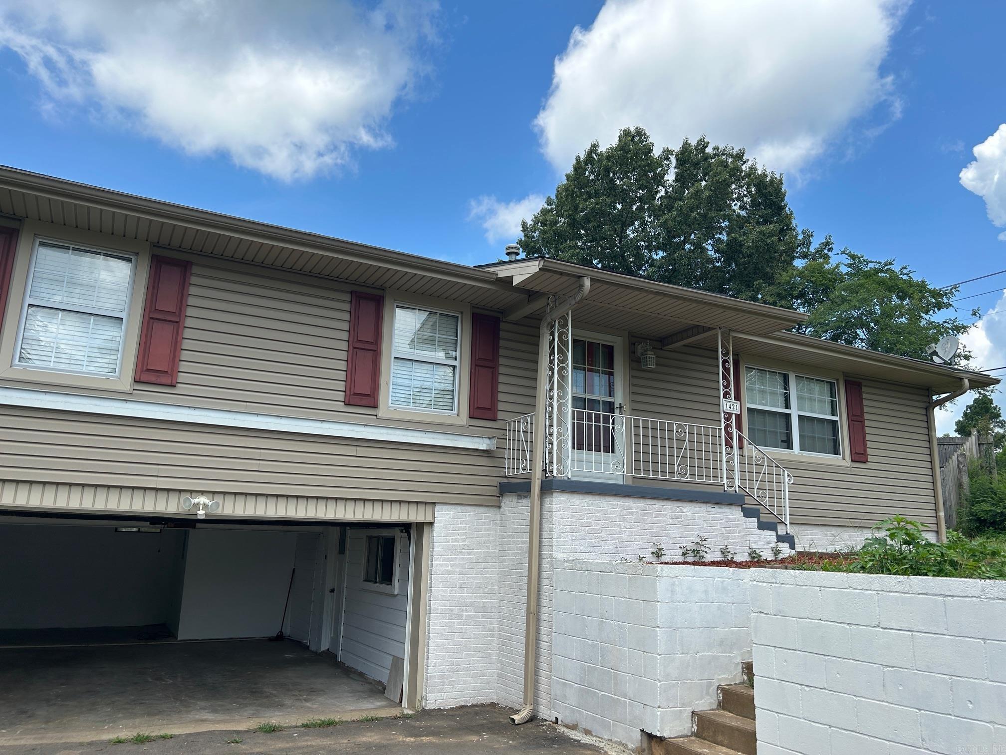 Property Photo: 1421 N Greenwich Avenue AR 72801
