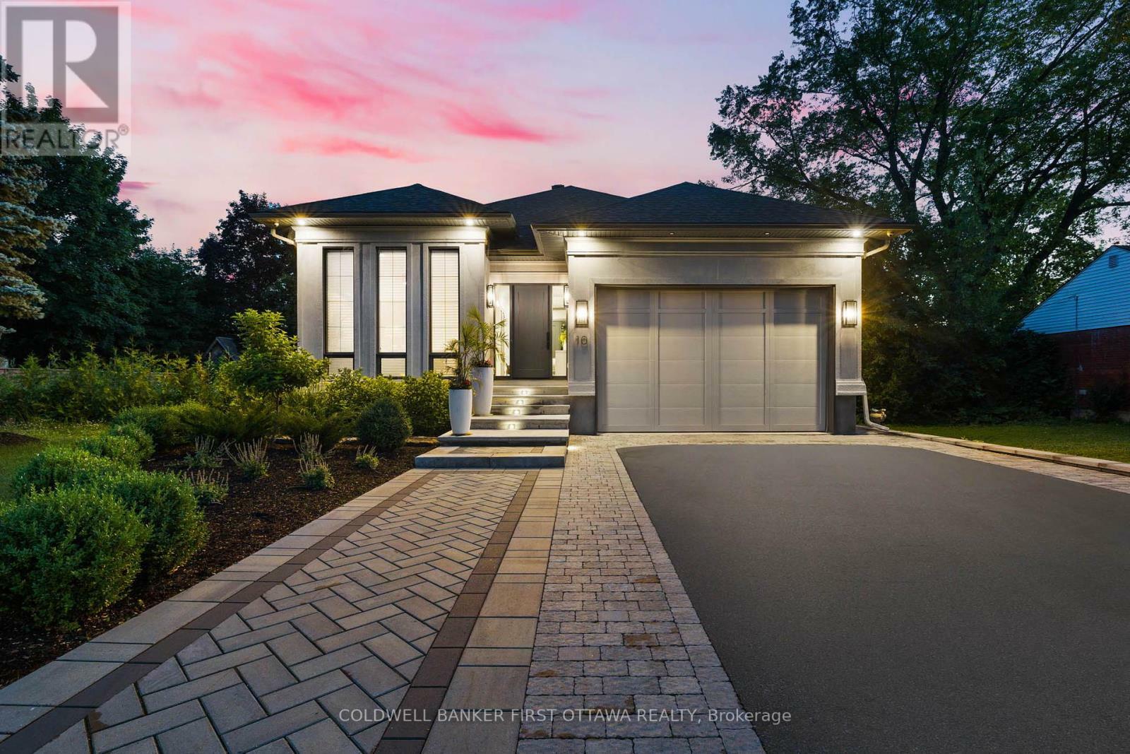 Property Photo: 10 Leaver Avenue ON K2E 5P6