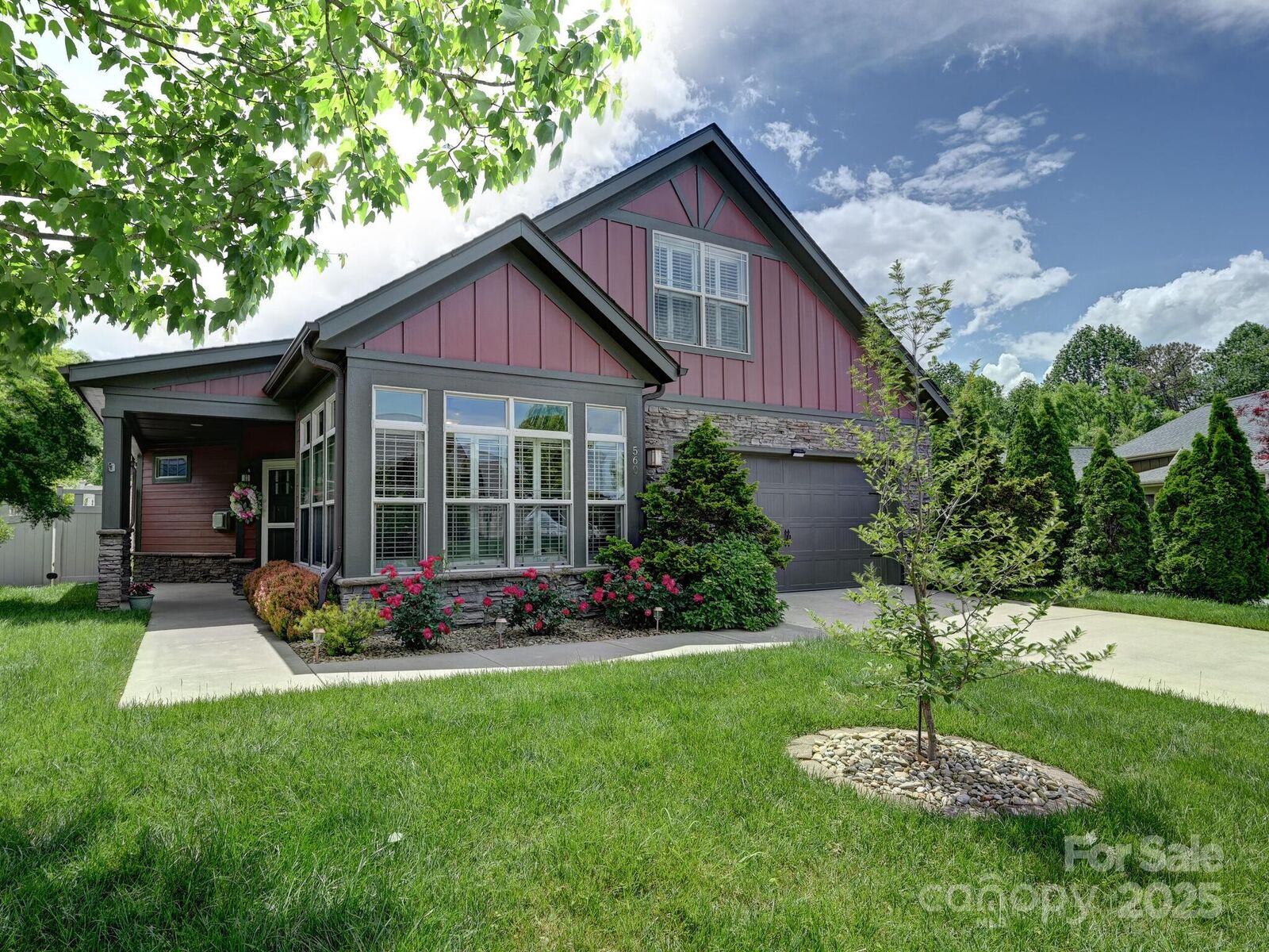 Property Photo: 560 Summerfield Place NC 28731