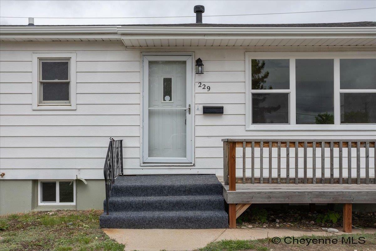 Property Photo: 229 McFarland Ave WY 82001