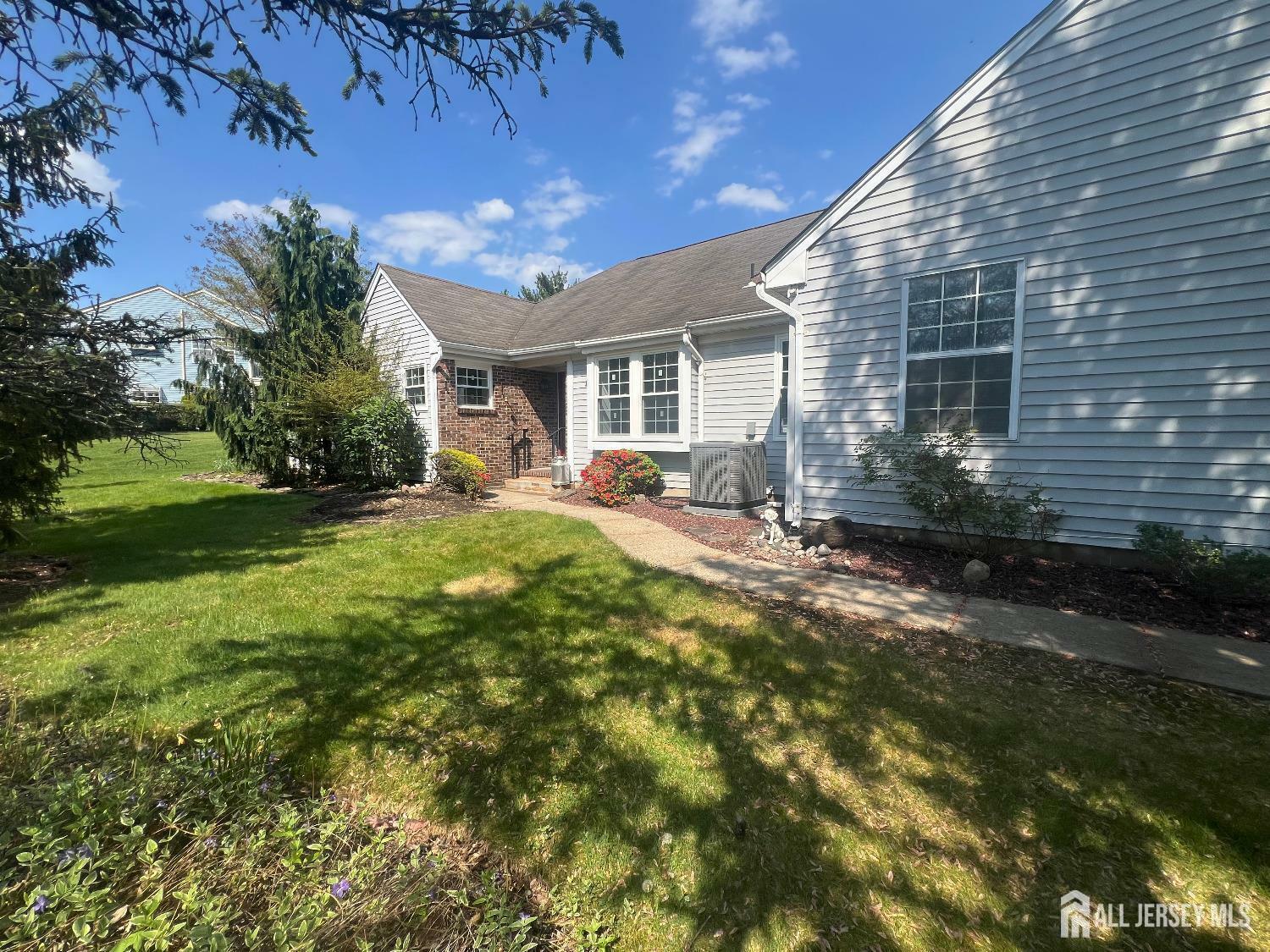 Property Photo:  16 Canterbury Drive  NJ 08831 