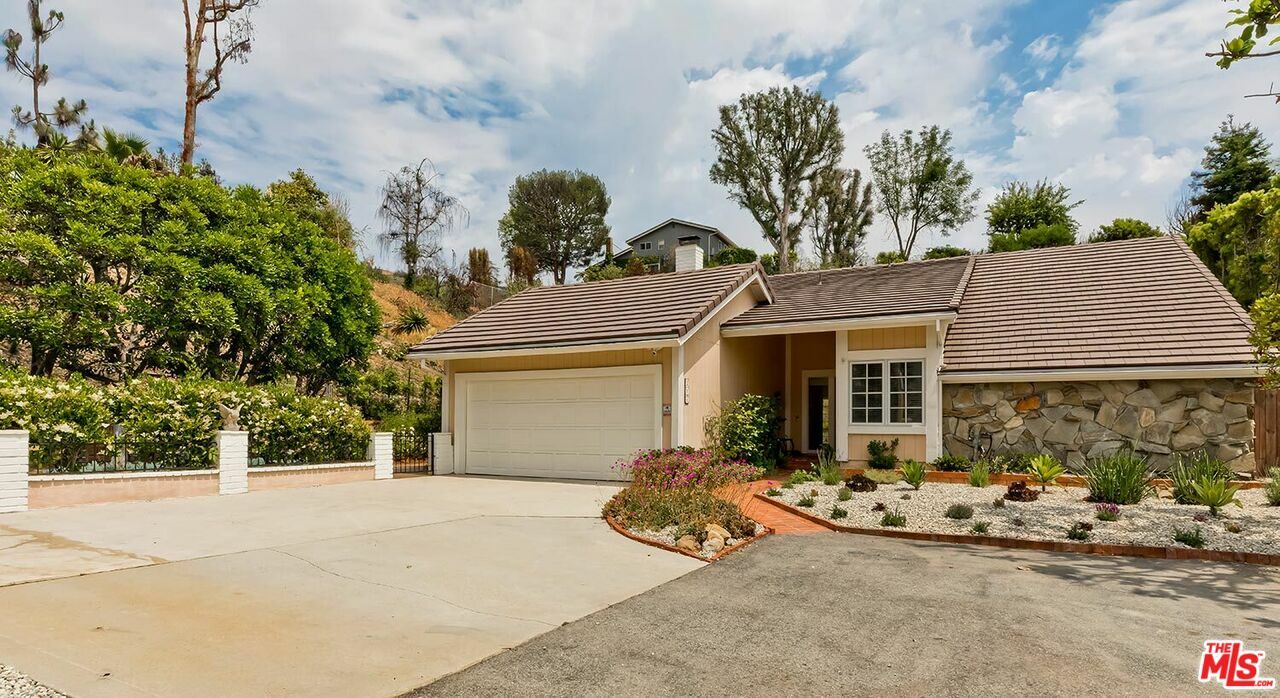 Property Photo:  17181 Avenida De La Herradura  CA 90272 