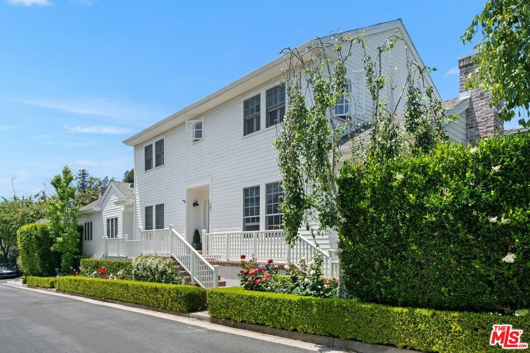 Property Photo:  167 S Anita Ave  CA 90049 