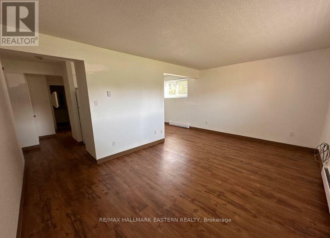 Property Photo: 106 Lansdowne Street 202 ON K9J 1Y1