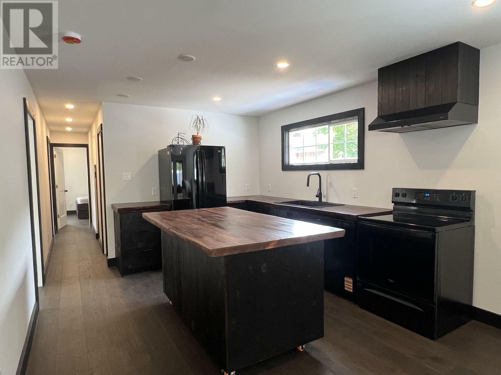 Property Photo:  40157 Government Road 26  BC V8B 0N7 