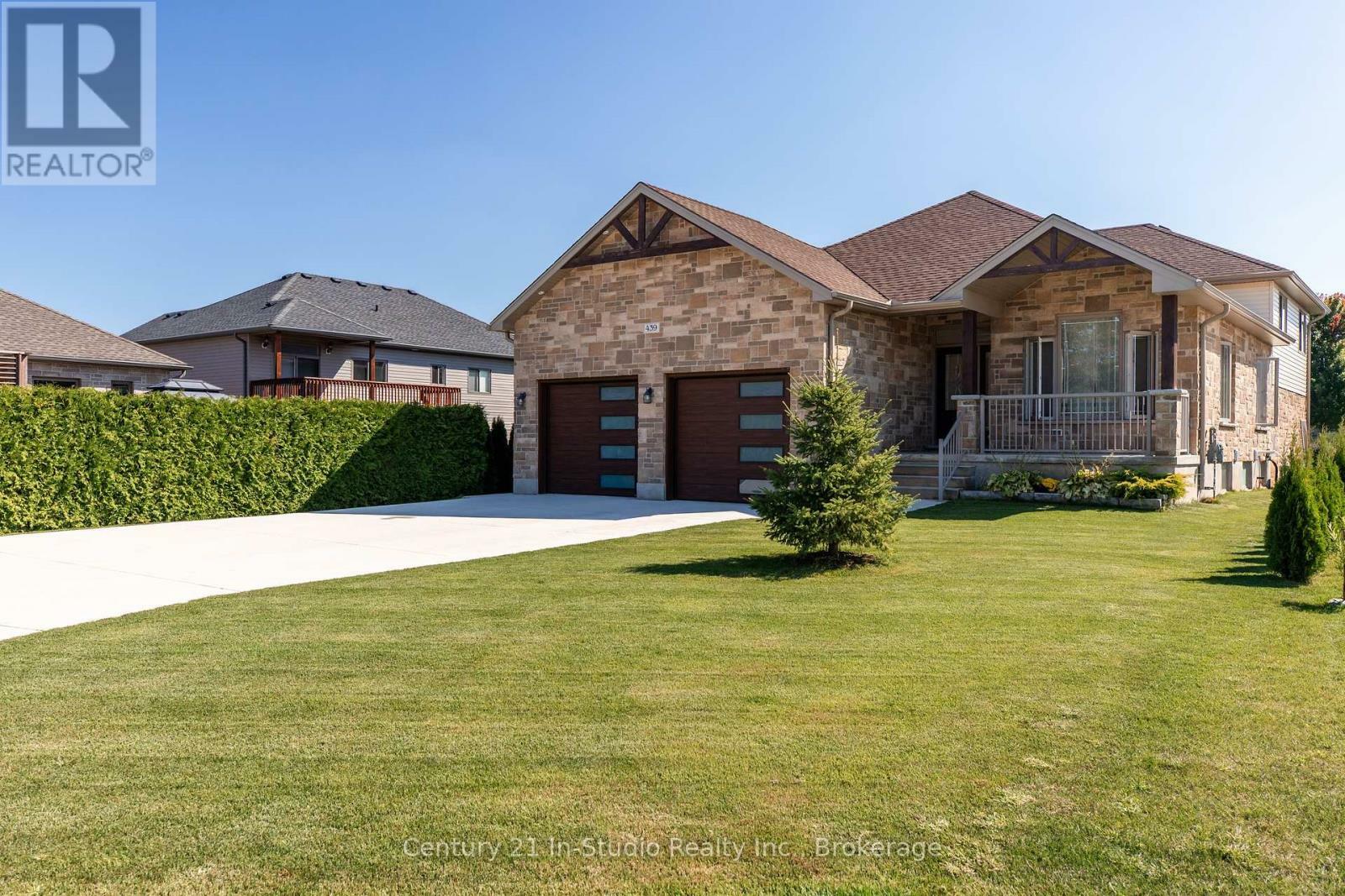 Property Photo: 439 Ridge Street ON N0H 2C1