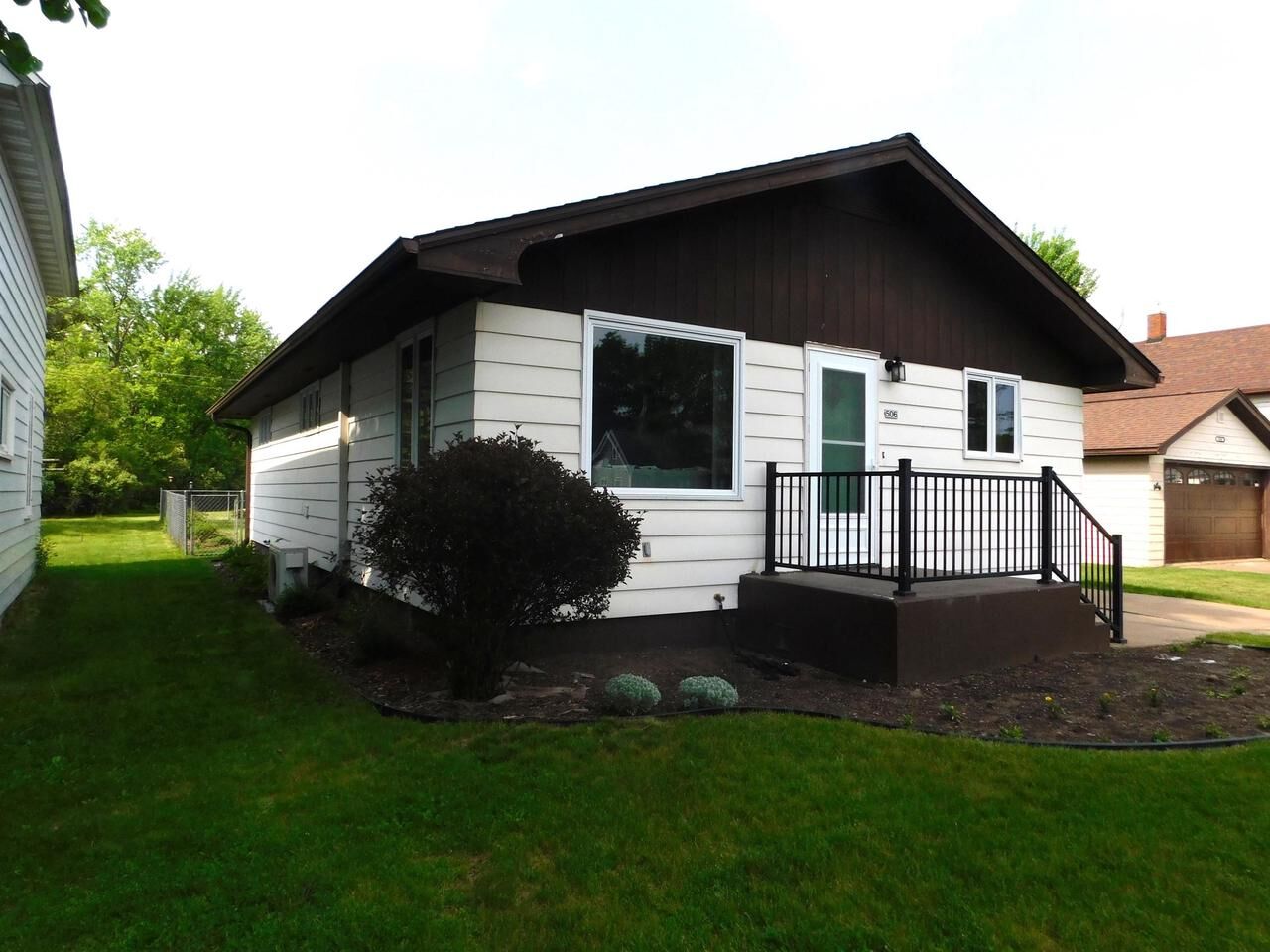 Property Photo:  506 East 9th Street  WI 54452 