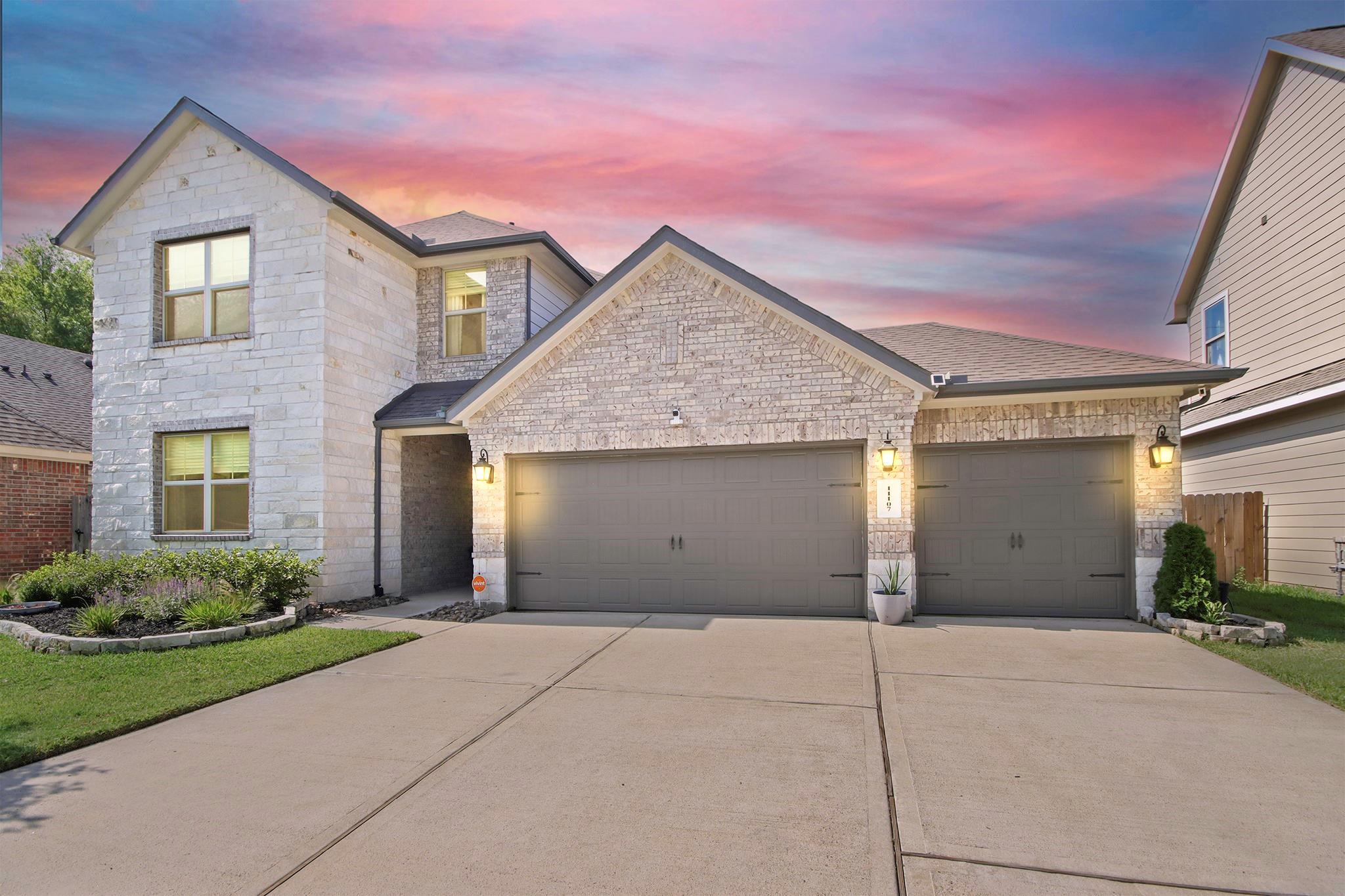 Property Photo: 11107 Thinleaf Alder Way TX 77375