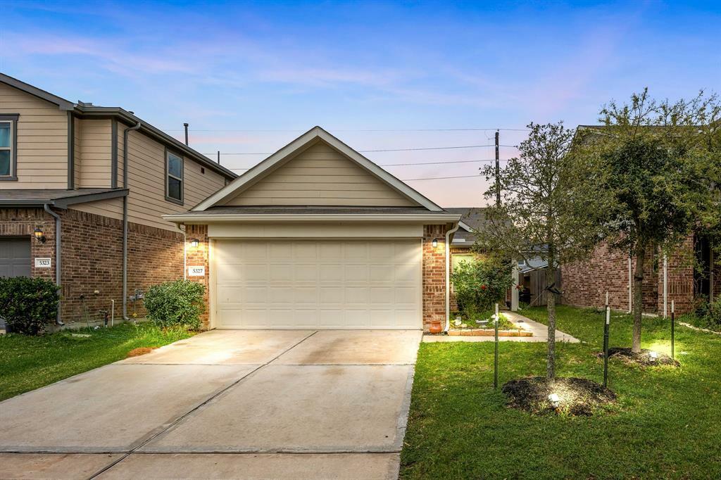 Property Photo: 5327 Castle Discordia Street TX 77493