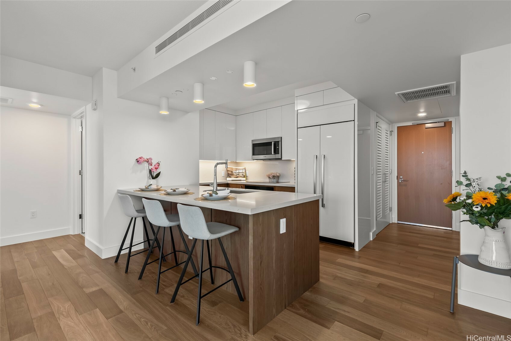 Property Photo: 629 Keeaumoku Street 2912 HI 96814