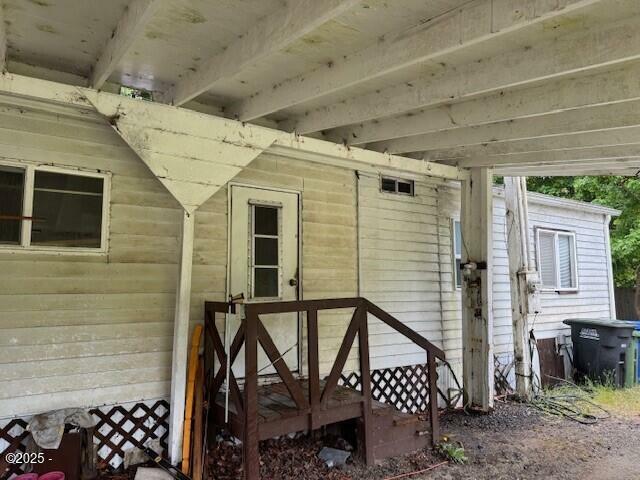 Property Photo: 1752 SE Hall Court OR 97394