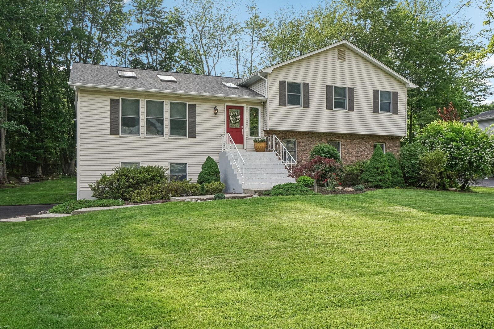 Property Photo:  21 Wachs Way  NY 10989 