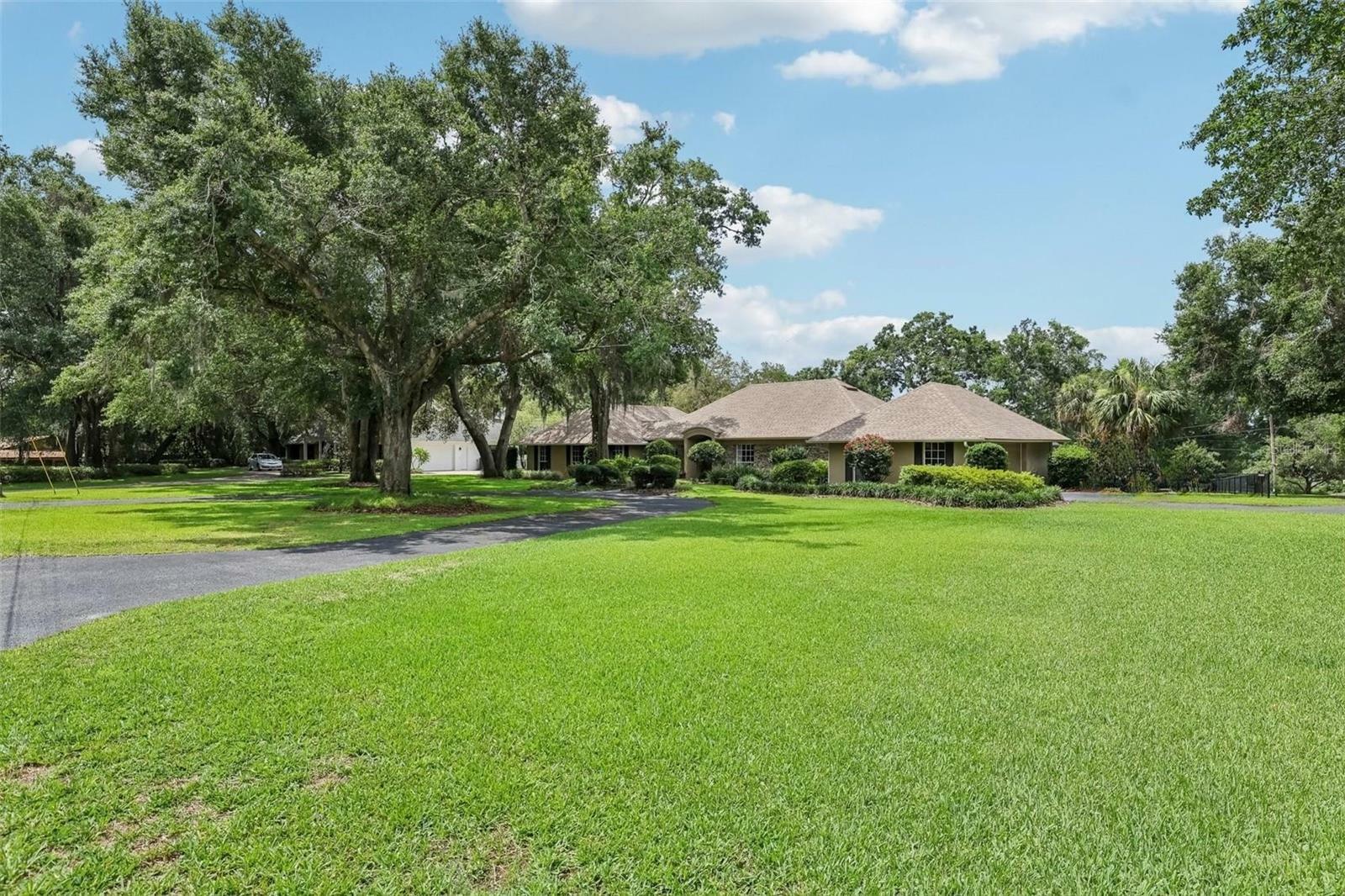 Property Photo: 1930 Country Club Road FL 32726