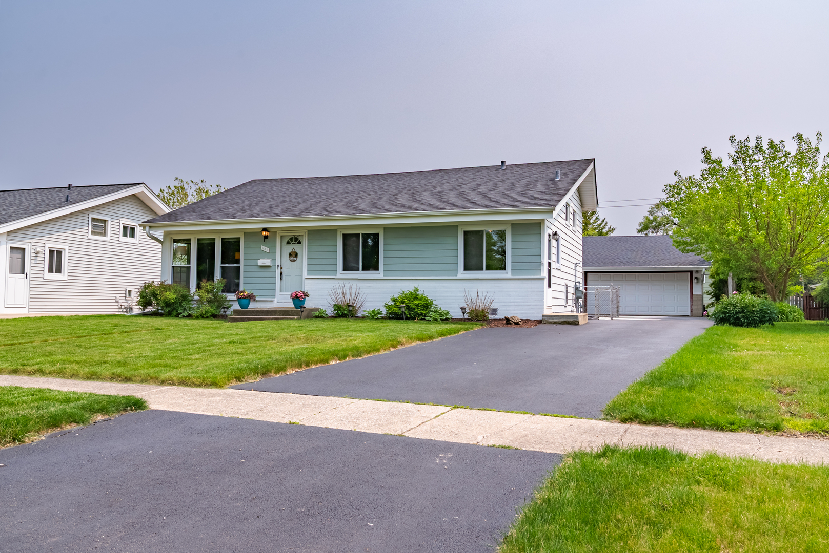 Property Photo: 641 W Vermont Street IL 60181