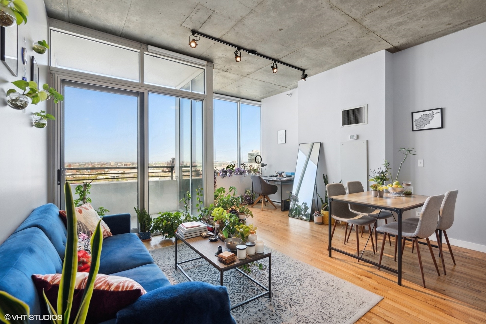 Property Photo:  1720 S Michigan Avenue 1613  IL 60616 