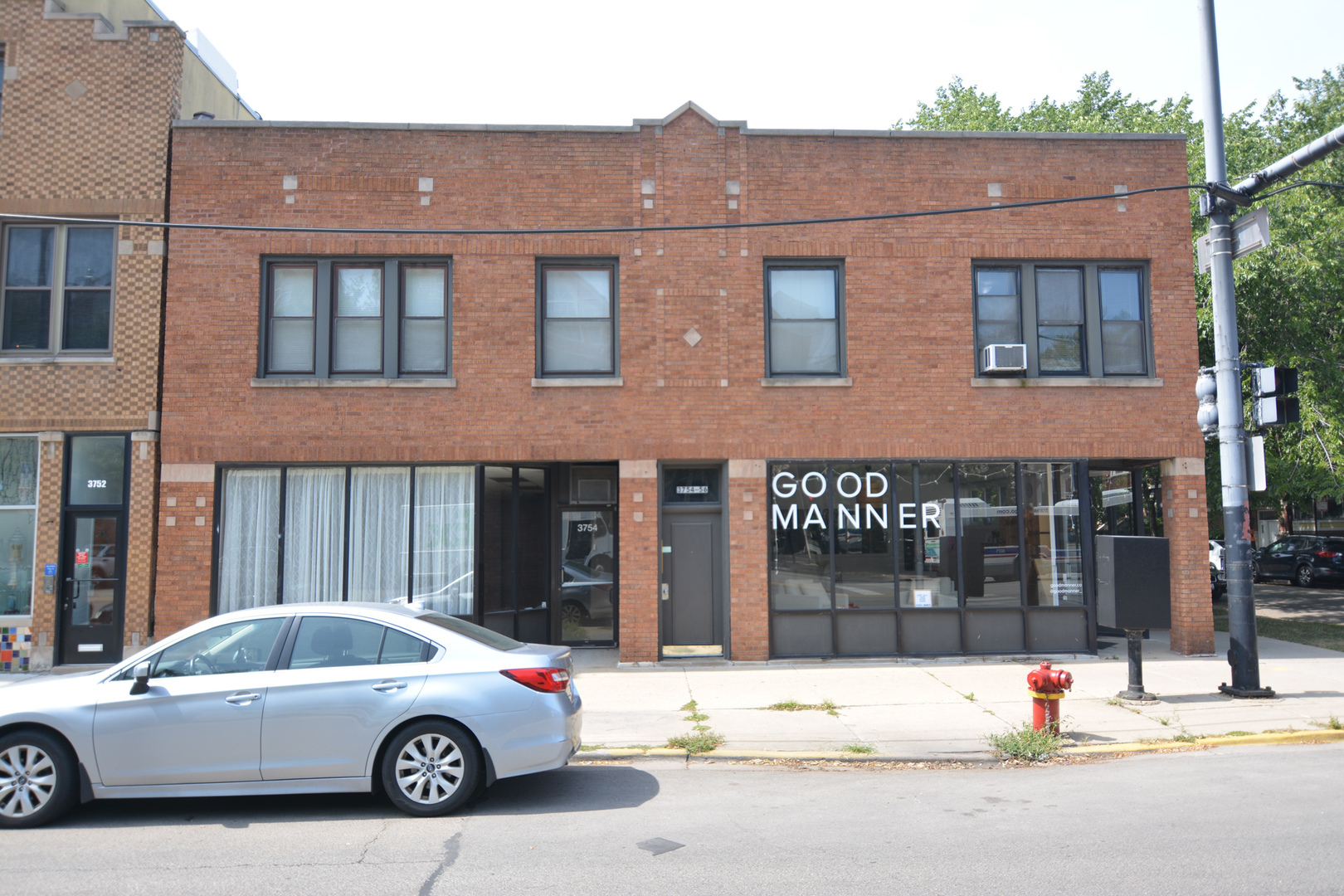 Property Photo: 1611 W Grace Street 1 IL 60613
