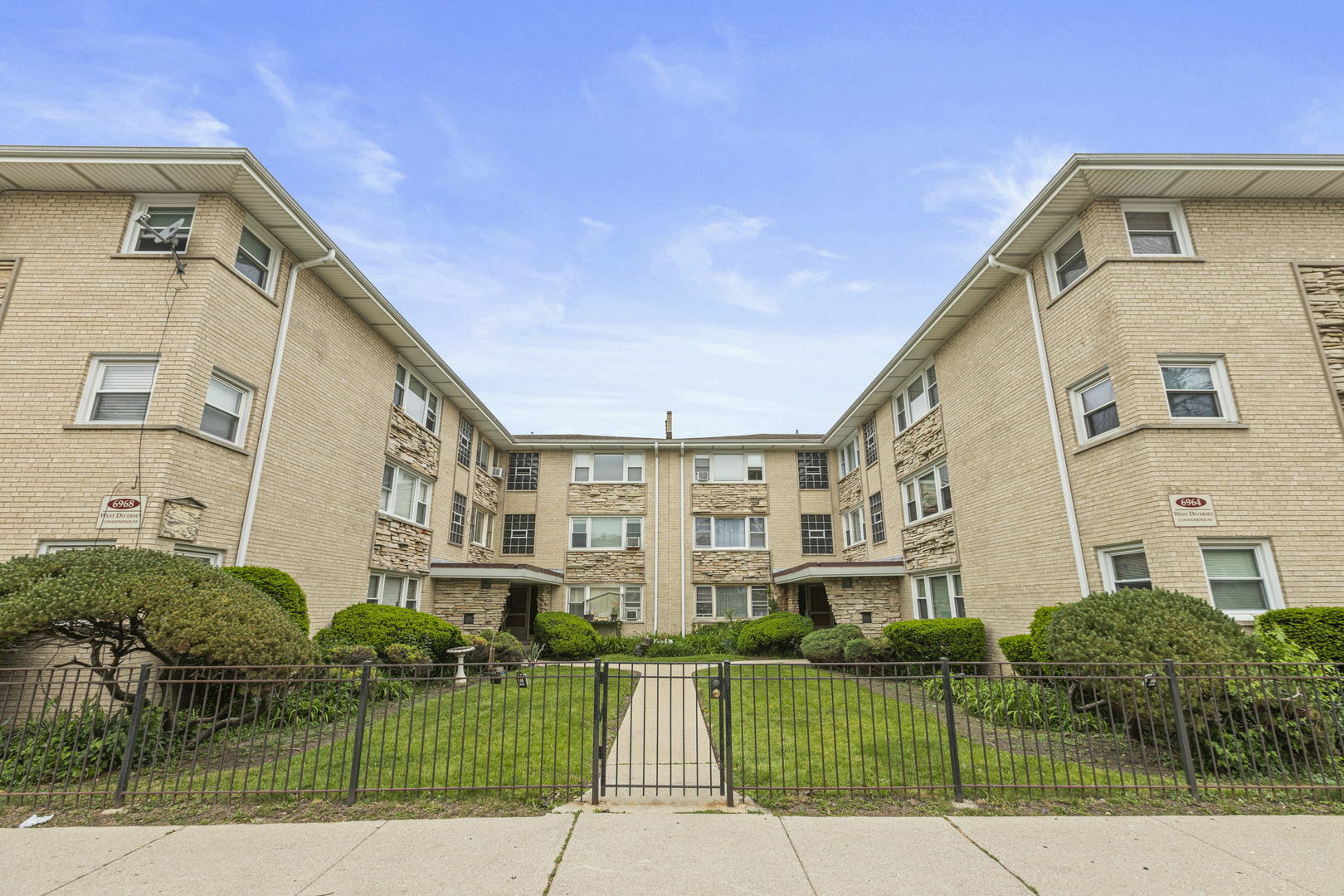 Property Photo: 6964 W Diversey Avenue 7 IL 60707