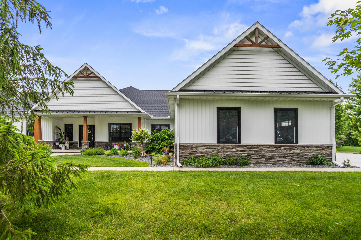 Property Photo:  4203 Curtis Meadow Drive  IL 61822 
