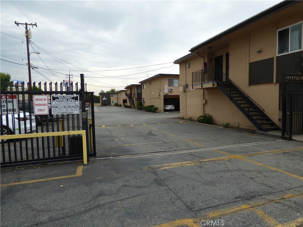 Property Photo: 3000 Vineland Avenue 10 CA 91706