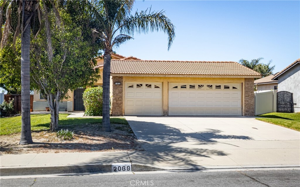 Property Photo: 2069 W Fairview Drive CA 92377