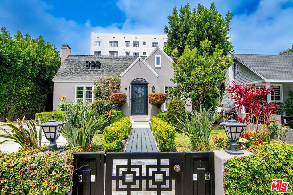 Property Photo: 565 N Arden Boulevard CA 90004