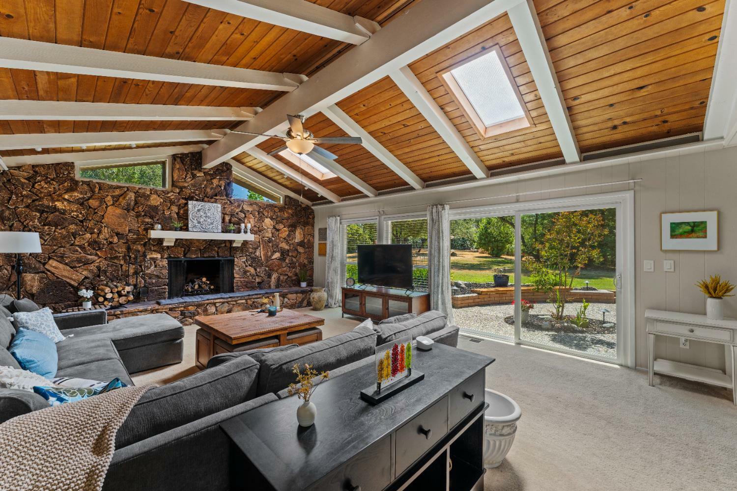 Property Photo: 8225 Oak Knoll Drive CA 95746