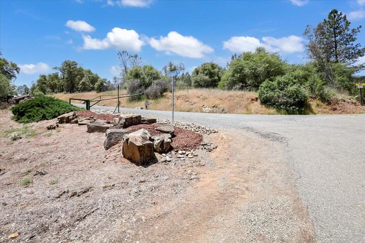 Property Photo: 14818 Willow Glen Road CA 95919