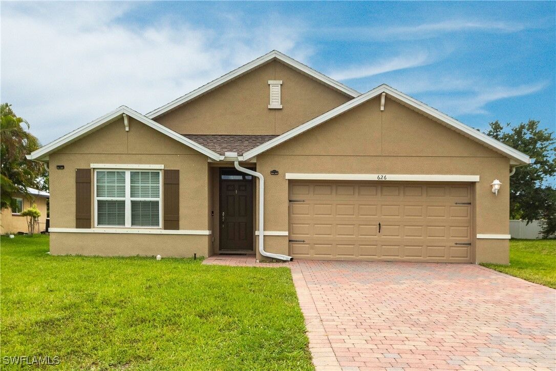 Property Photo: 626 SW 26th Terrace FL 33914