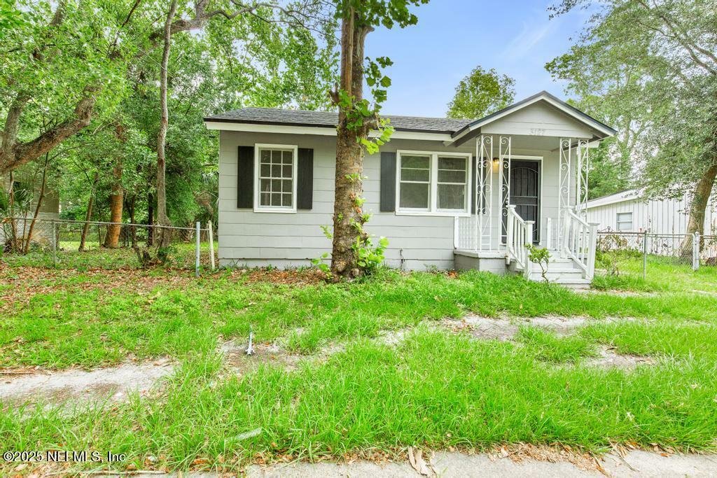 Property Photo: 3127 4th Street Circle FL 32254