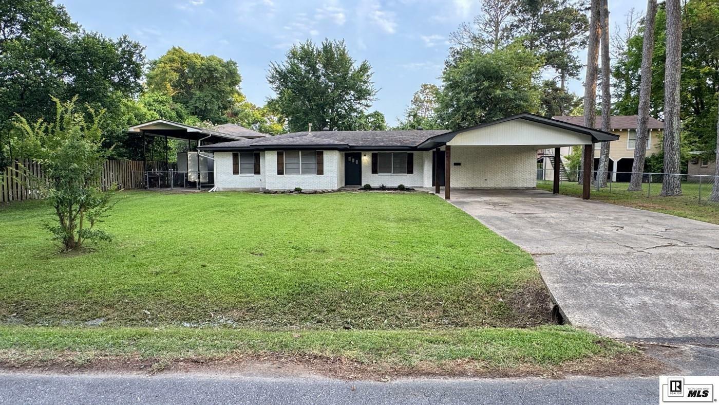 Property Photo: 105 Oaklawn Drive LA 71291