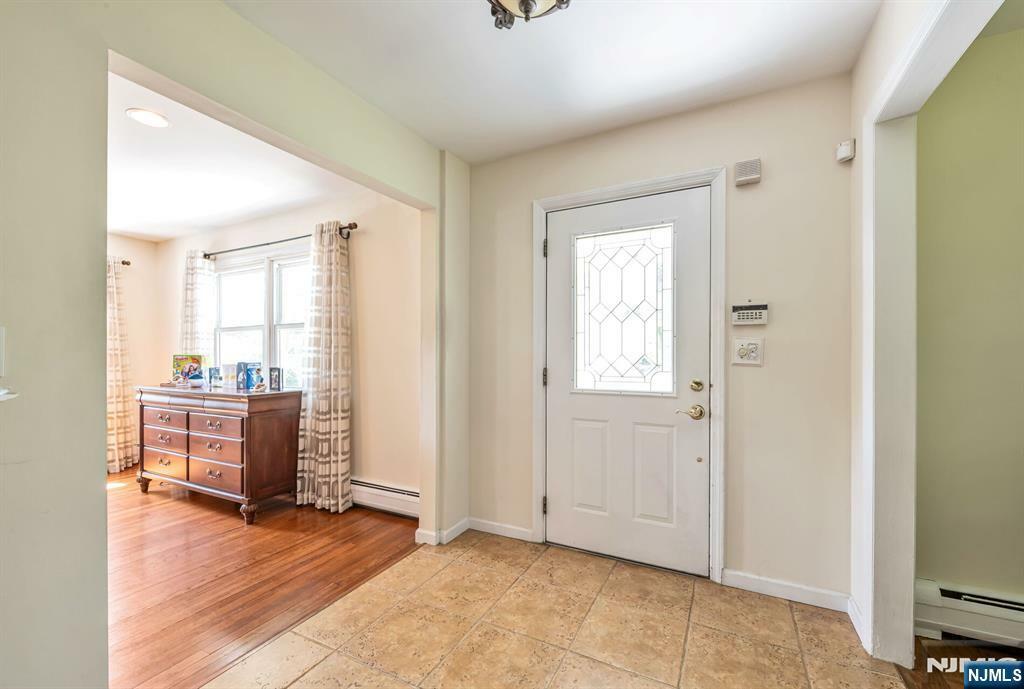 Property Photo:  271 Cedar Hill Avenue  NJ 07481 