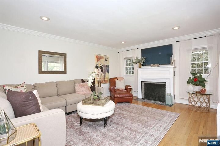 Property Photo:  853 S Maple Avenue  NJ 07452 