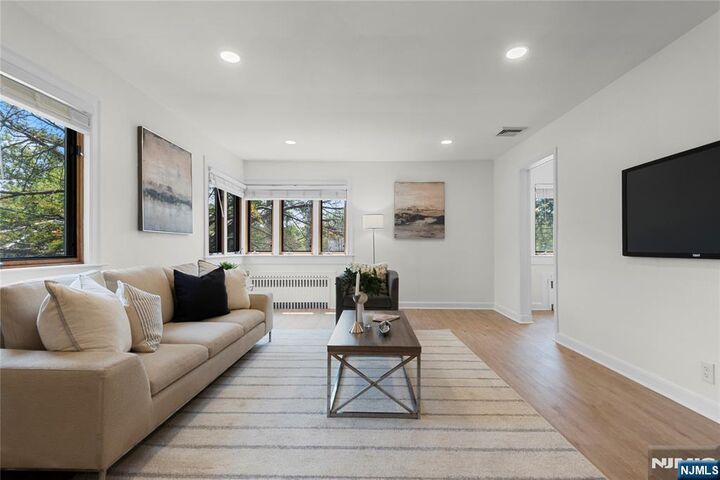 Property Photo:  530 Broad Avenue 2  NJ 07631 