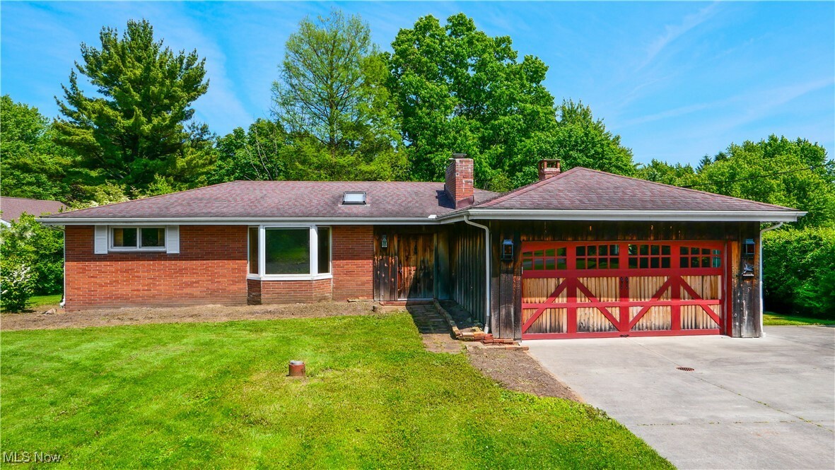Property Photo: 11828 Sheldon Road OH 44255