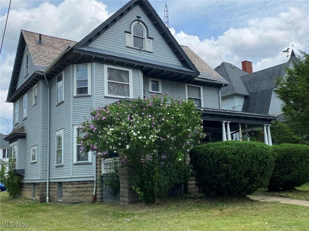 Property Photo: 688 Mahoning Avenue NW OH 44483