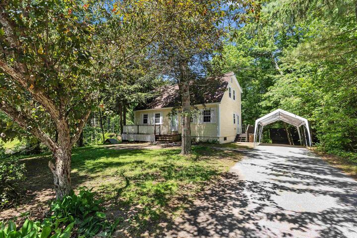 Property Photo: 11 Mayflower Drive NH 03054