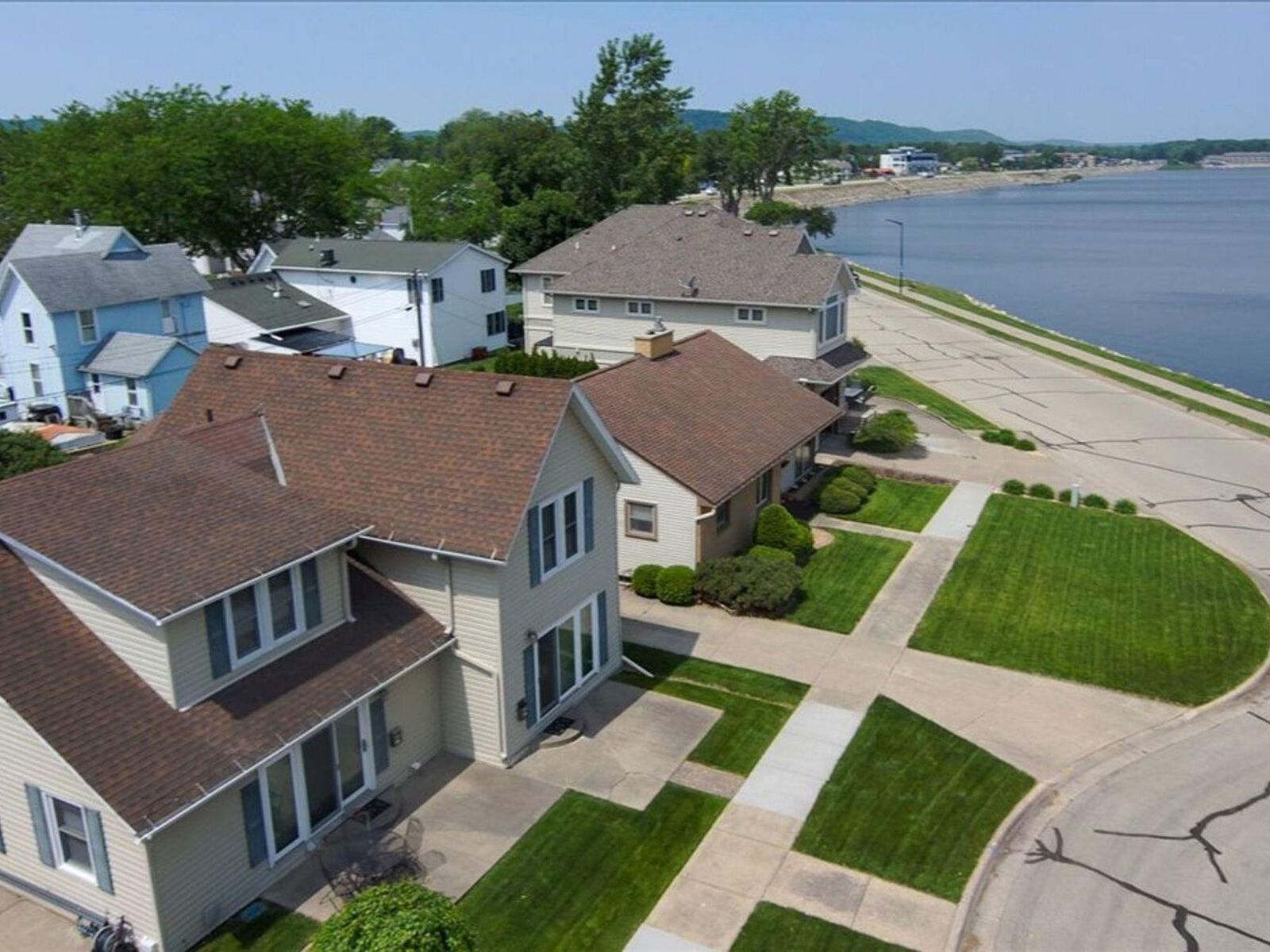 Property Photo:  413 N Franklin Street  MN 55041 