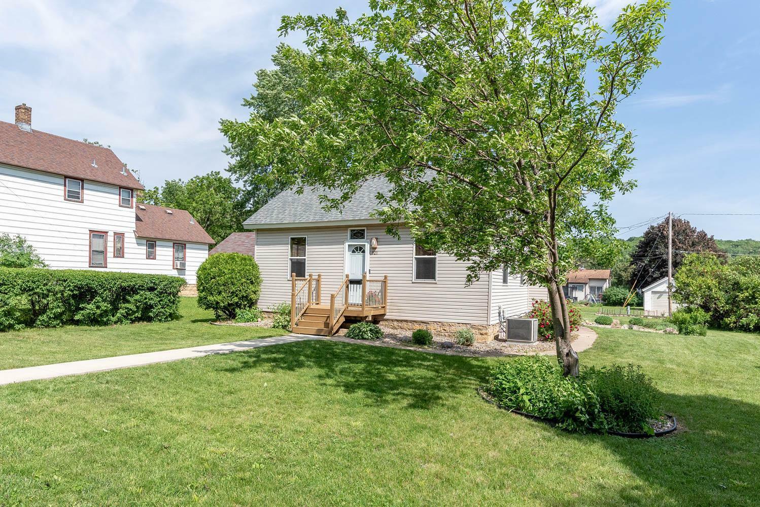 Property Photo:  921 N 2nd Street  MN 56001 
