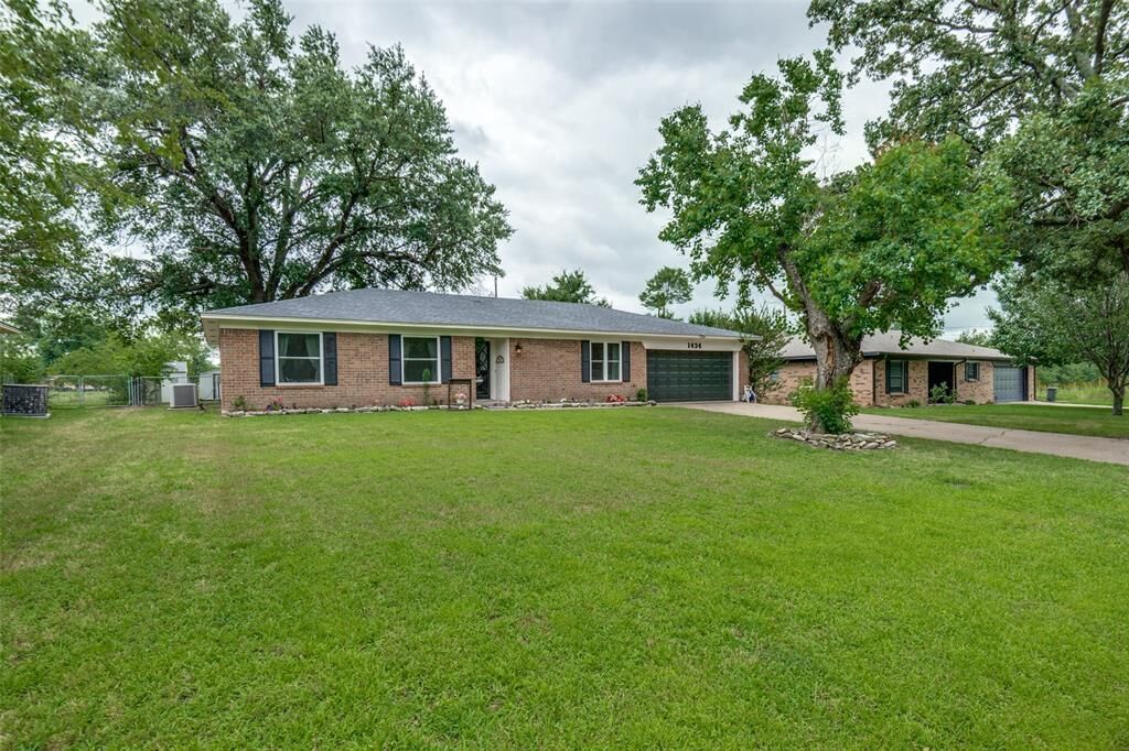 Property Photo:  1434 Southland Street  TX 75482 