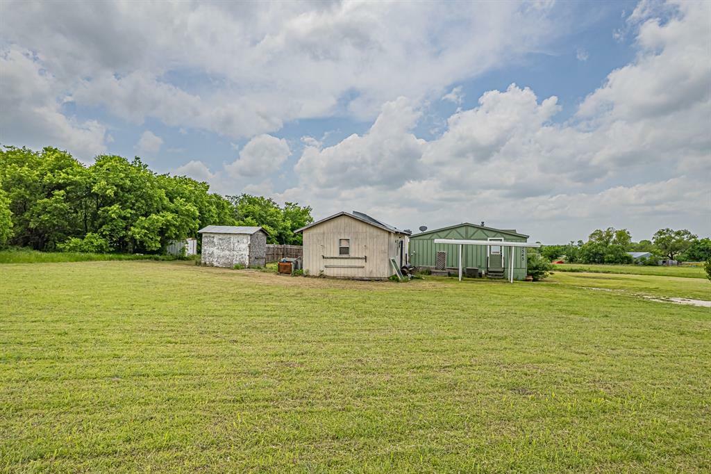 Property Photo: 5545 Moncrief Road TX 76247