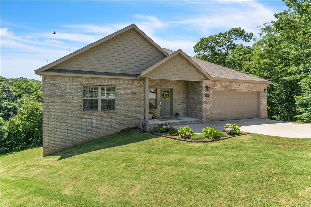 Property Photo: 5 E Manton Lane AR 72714