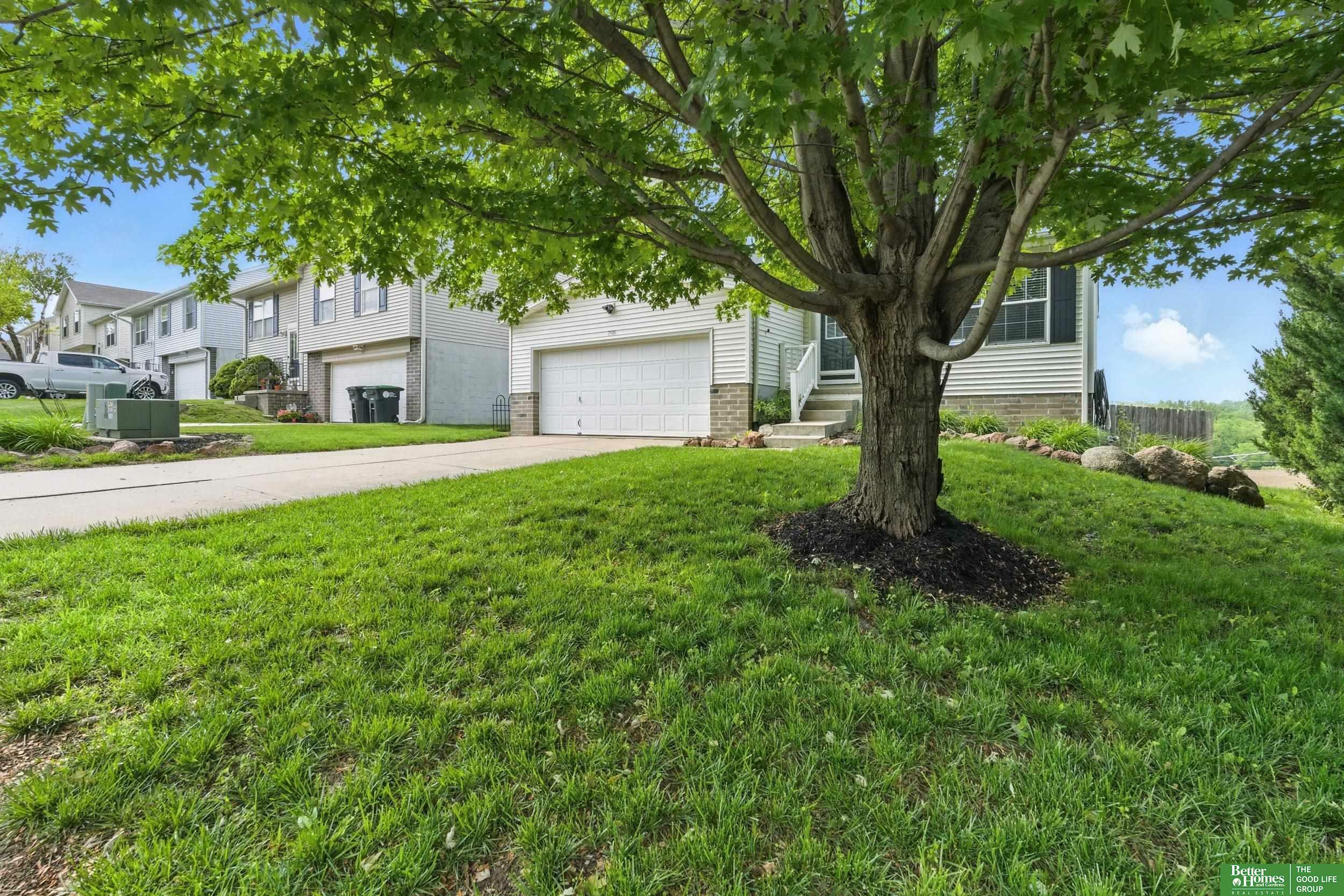 Property Photo: 7916 Newport Avenue NE 68022
