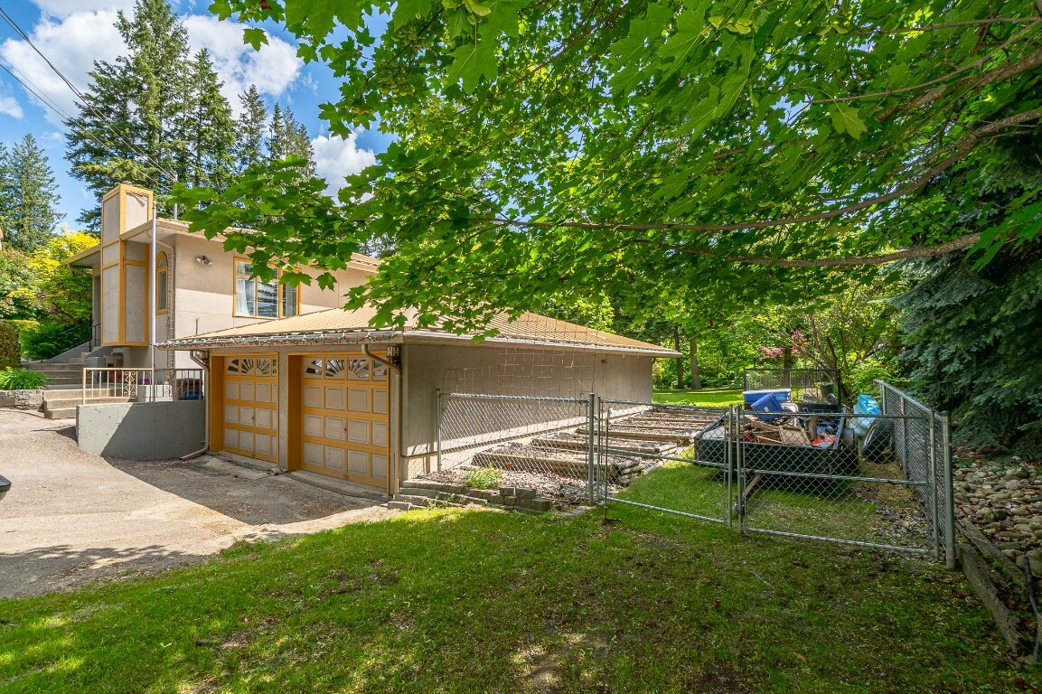 Property Photo:  1180 18 Street NE  BC V1E 2T4 