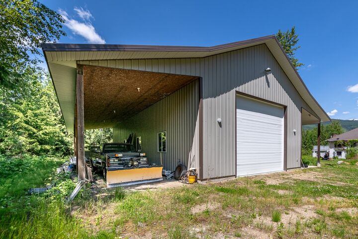 Property Photo: 4340 Sederberg Road BC V0E 2J0