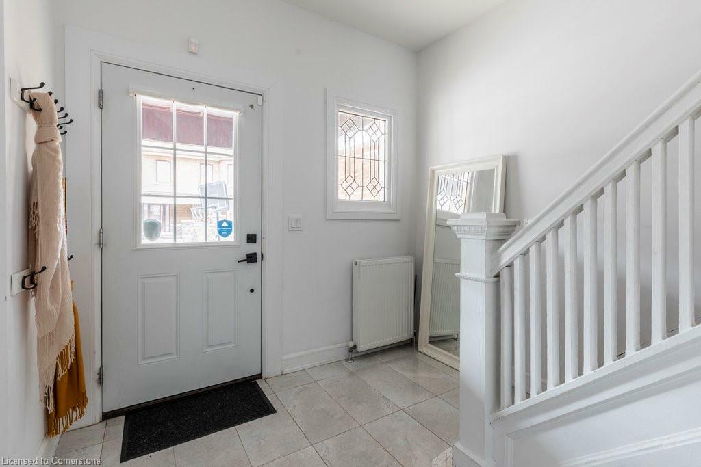 Photo de la propriété: 79 Fairholt Road S ON L8M 2T6