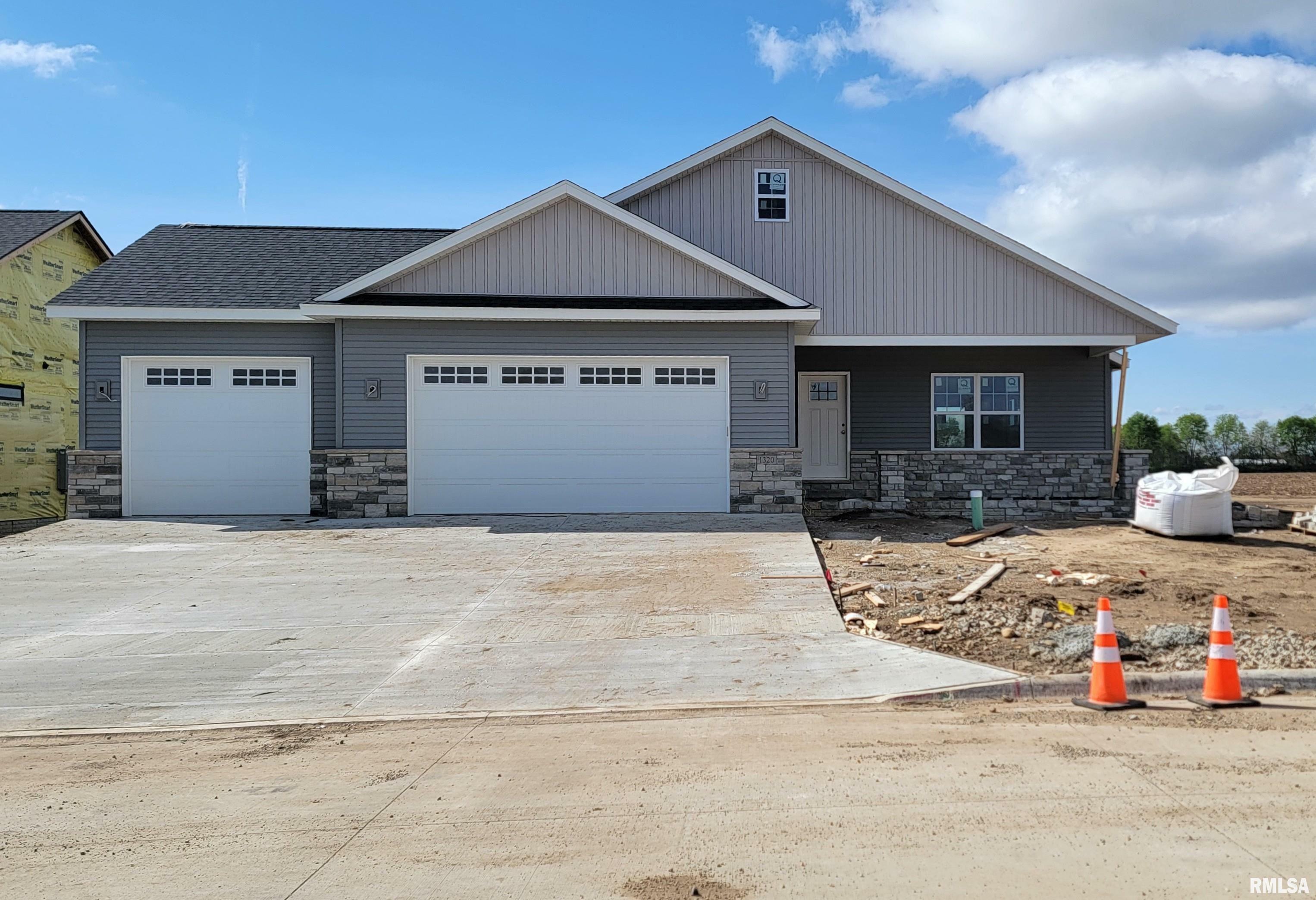 Property Photo: 1320 Hillcrest Drive IL 61523
