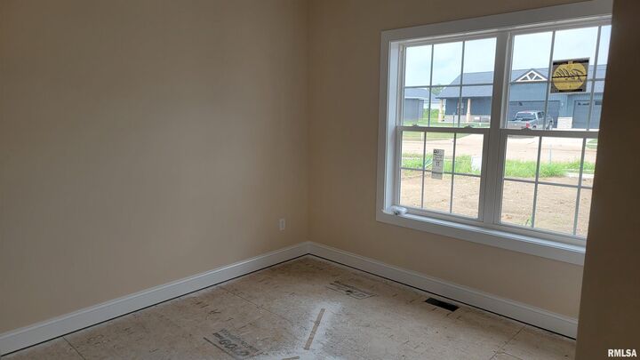 Property Photo:  1304 W Hillcrest Drive  IL 61523 