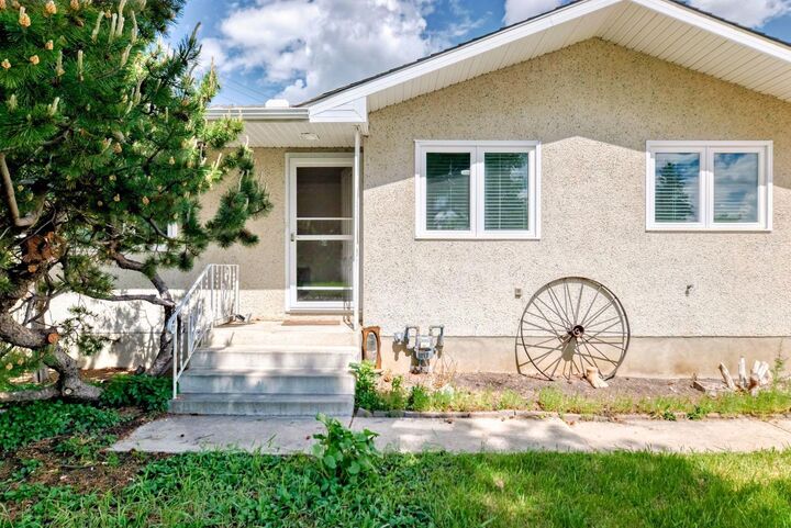 Property Photo: 2516 20 Street AB T0L 1R0