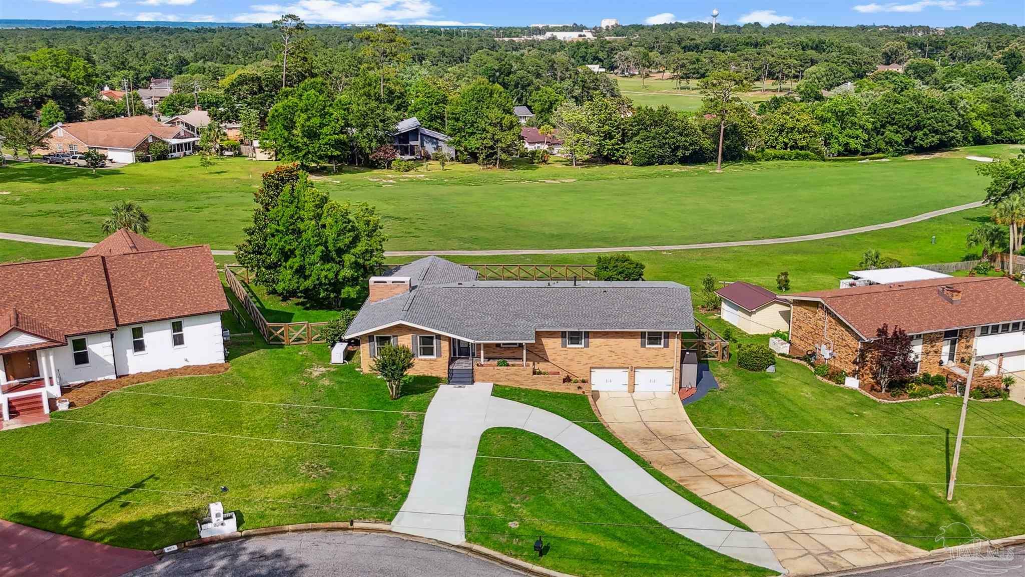 Property Photo: 8870 Thunderbird Dr FL 32514