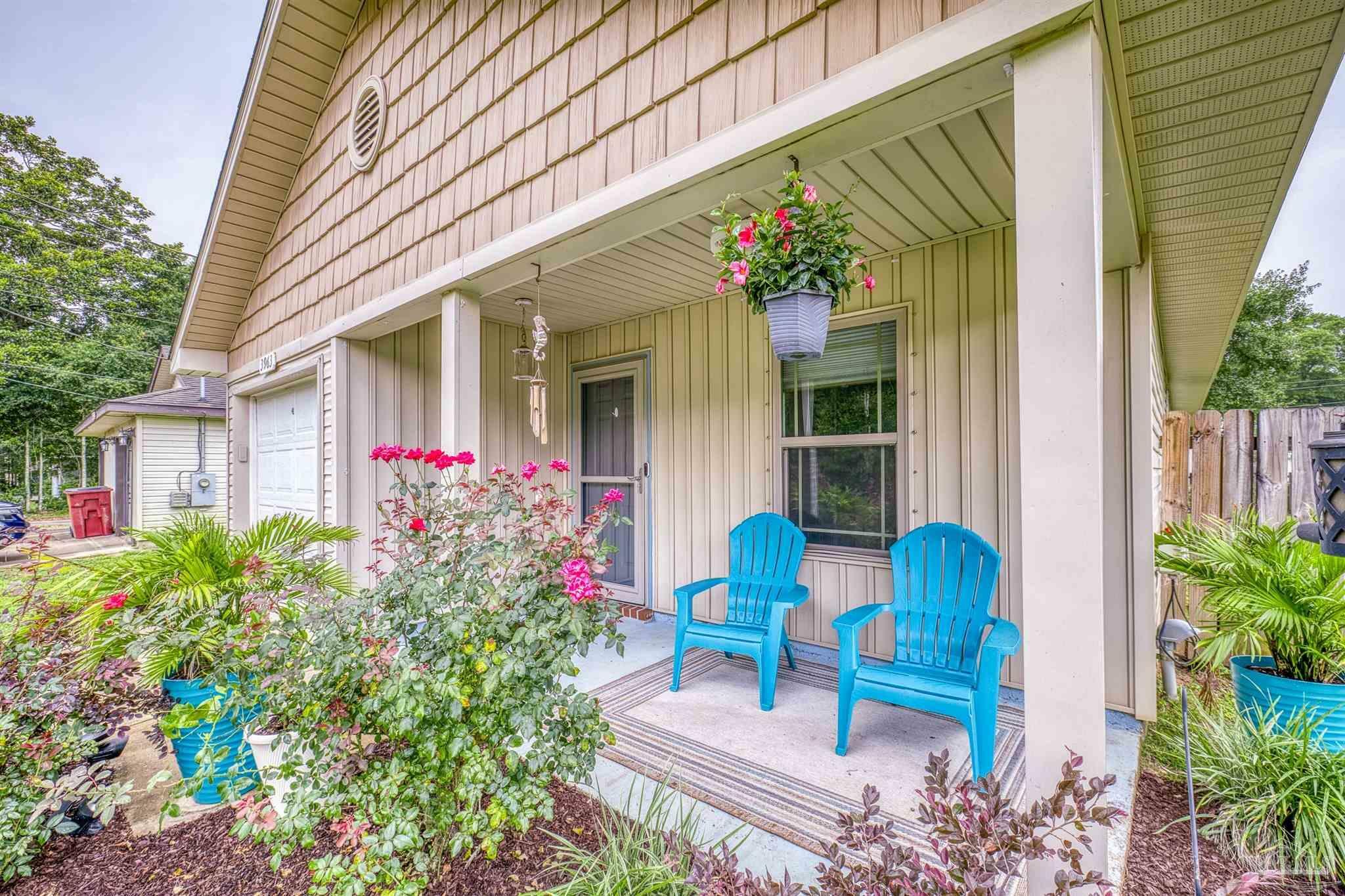 Property Photo: 3963 Edgefield St FL 32571